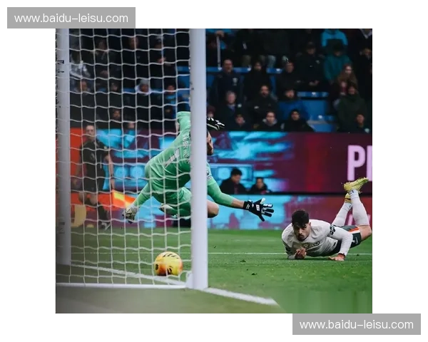 切尔西内托红牌暴露纪律问题,少打一人难阻枪手攻势 切尔西内托红牌暴露纪律问题,少打一人难阻枪手攻势